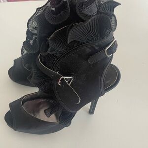 Cute unique heels. 4 inch heel.